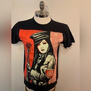 Men’s Medium Obey Military propaganda T-Shirt